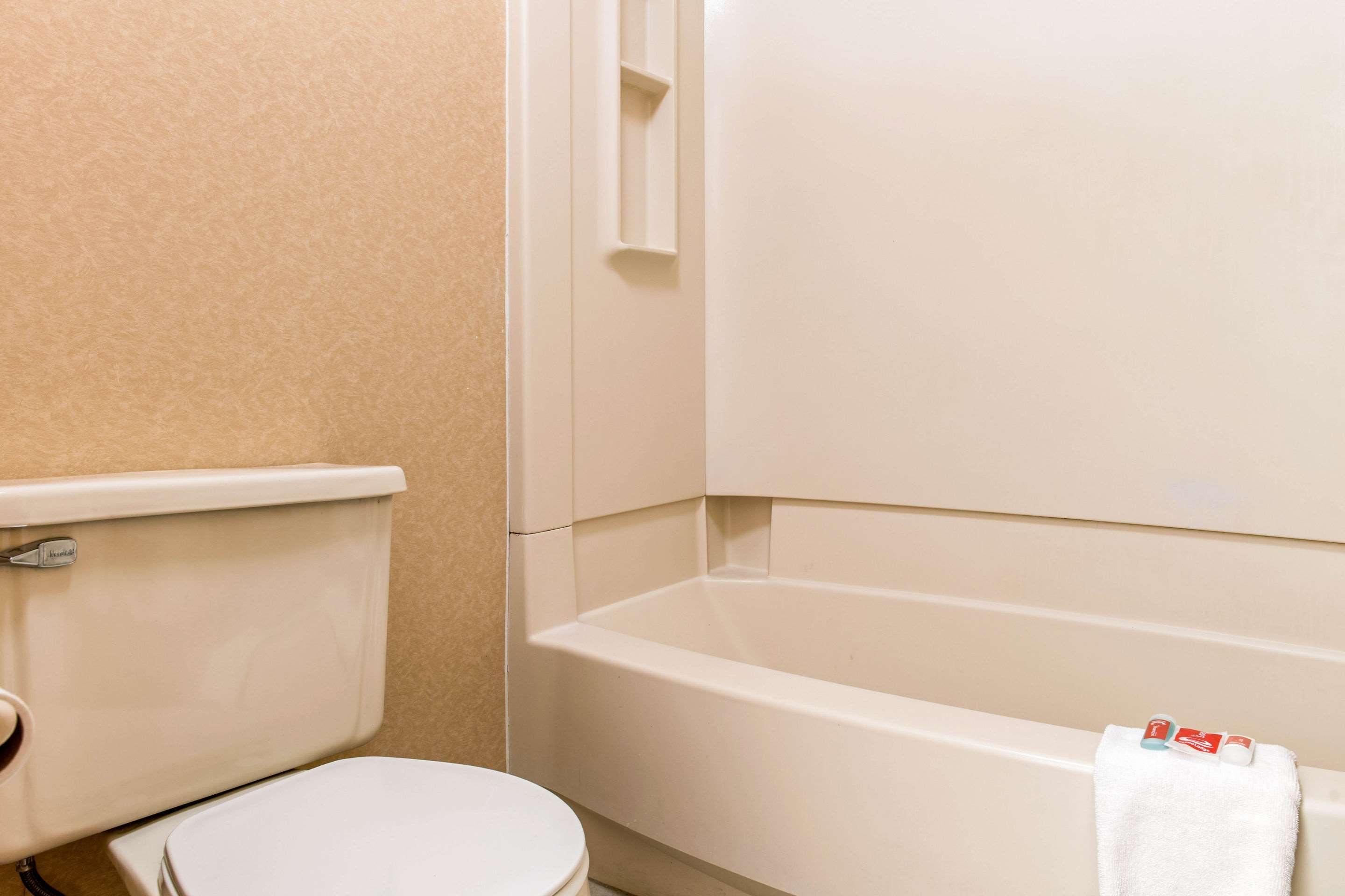 Econo Lodge Holland Buitenkant foto