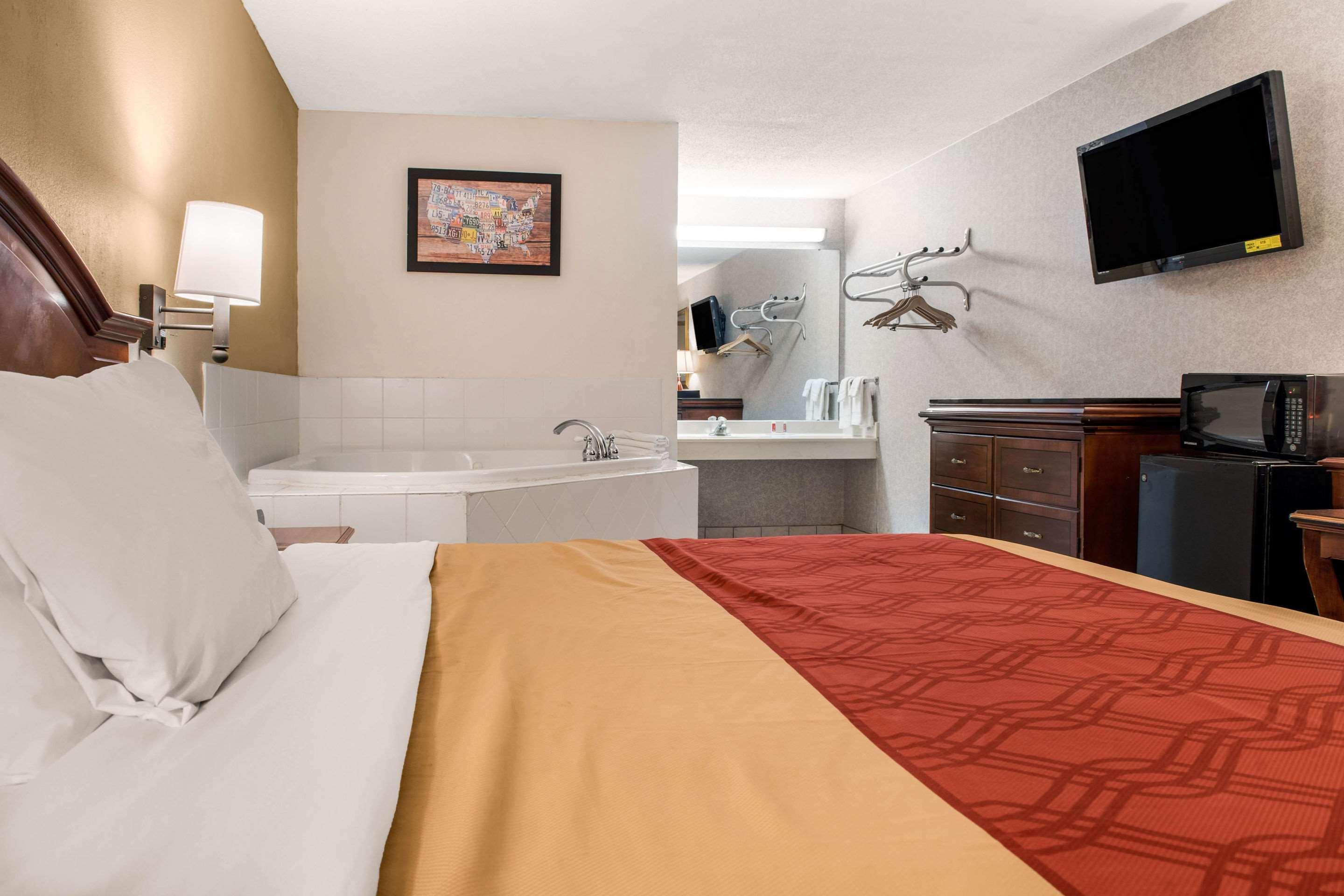 Econo Lodge Holland Buitenkant foto