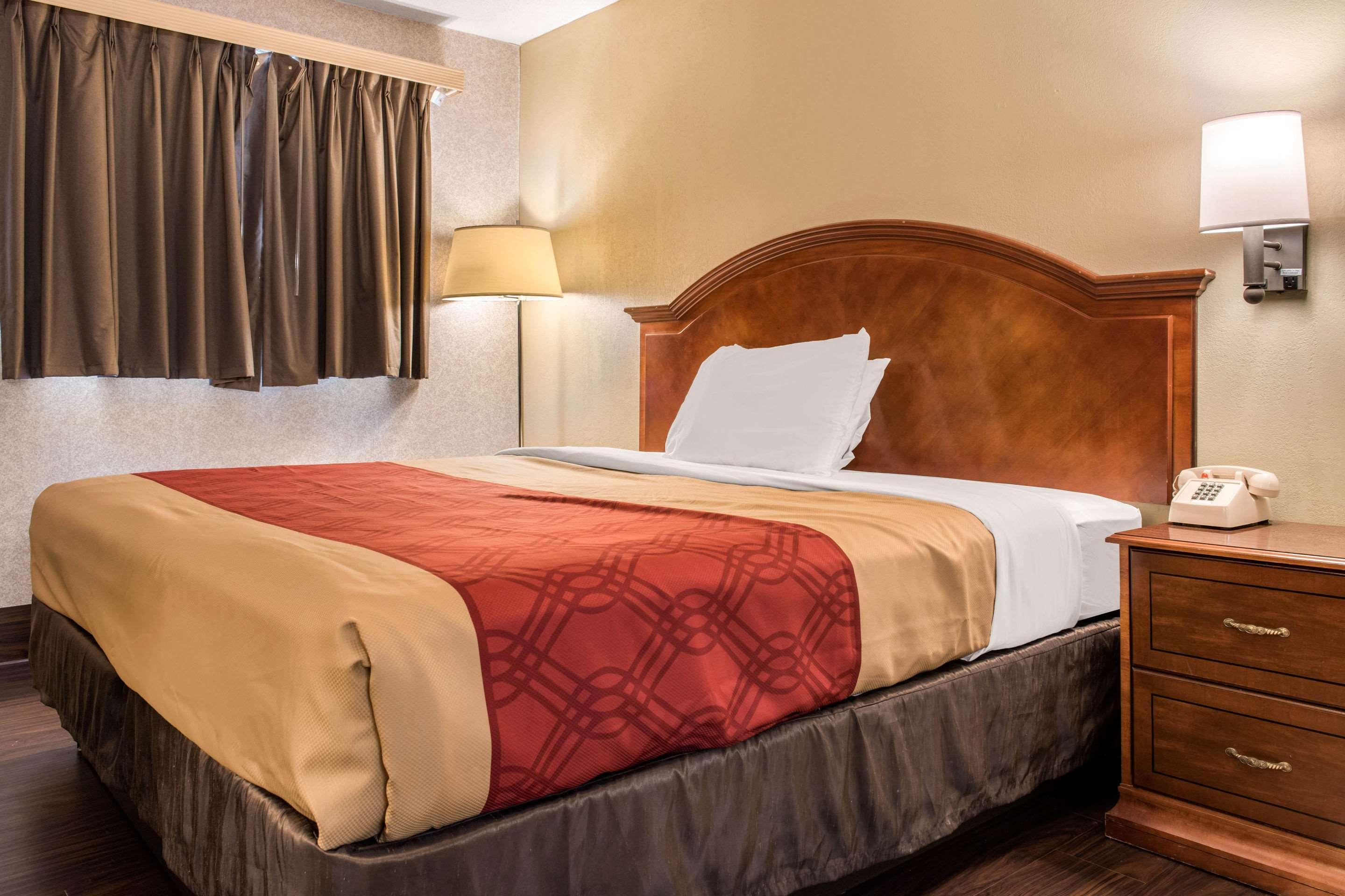 Econo Lodge Holland Buitenkant foto