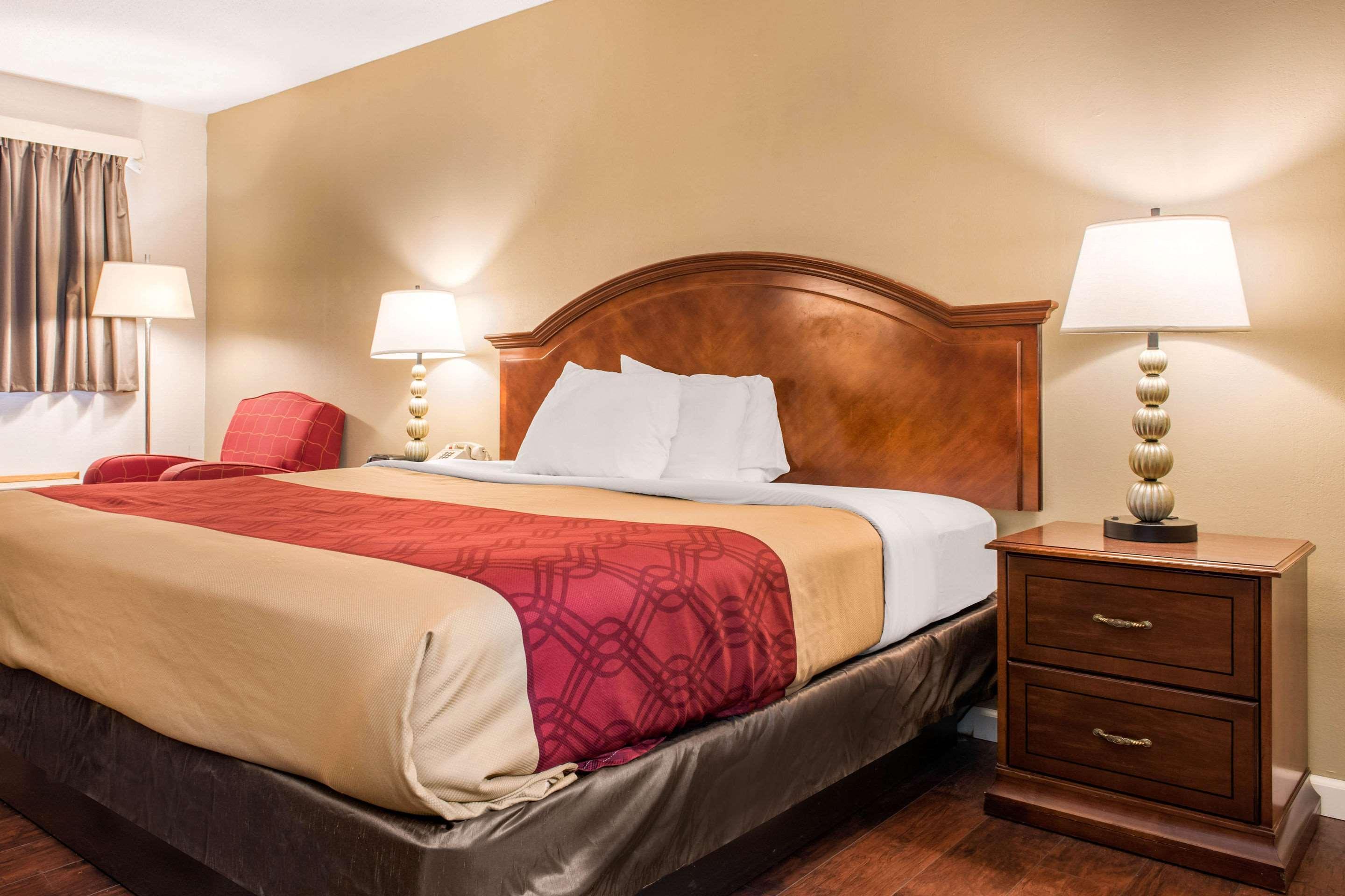 Econo Lodge Holland Buitenkant foto