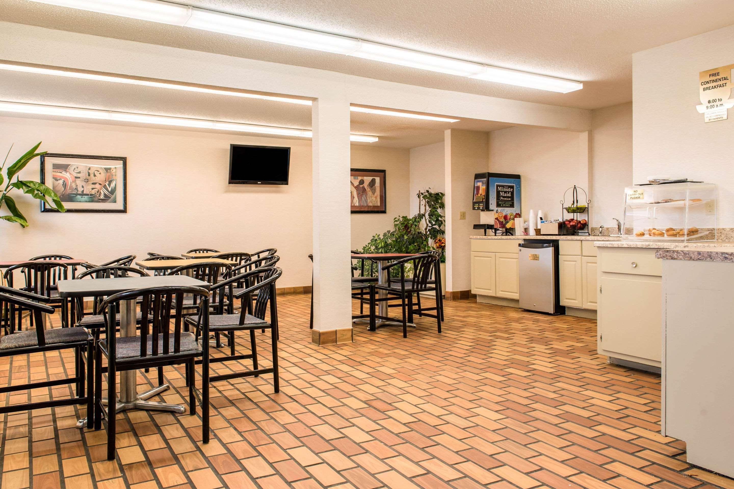 Econo Lodge Holland Buitenkant foto
