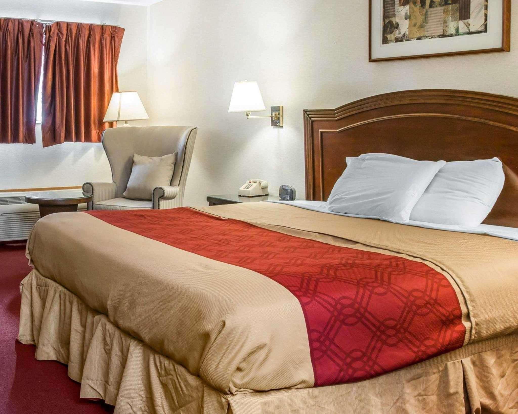 Econo Lodge Holland Buitenkant foto