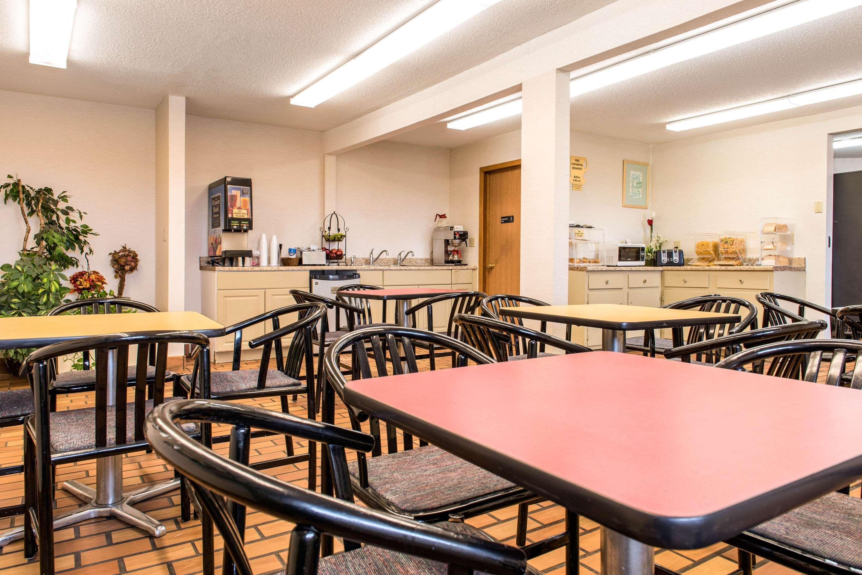 Econo Lodge Holland Buitenkant foto