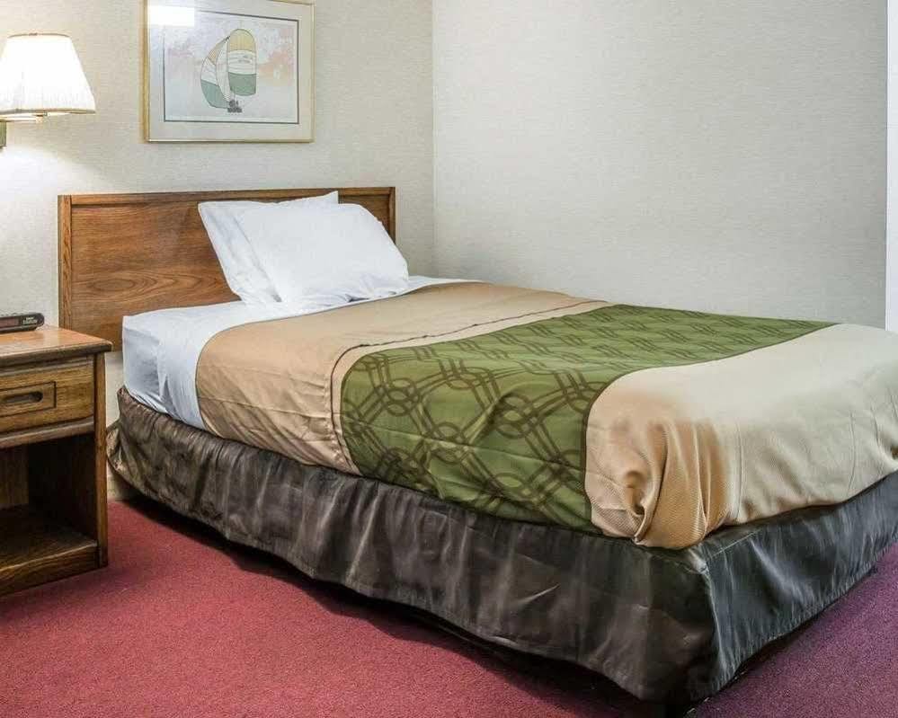 Econo Lodge Holland Buitenkant foto