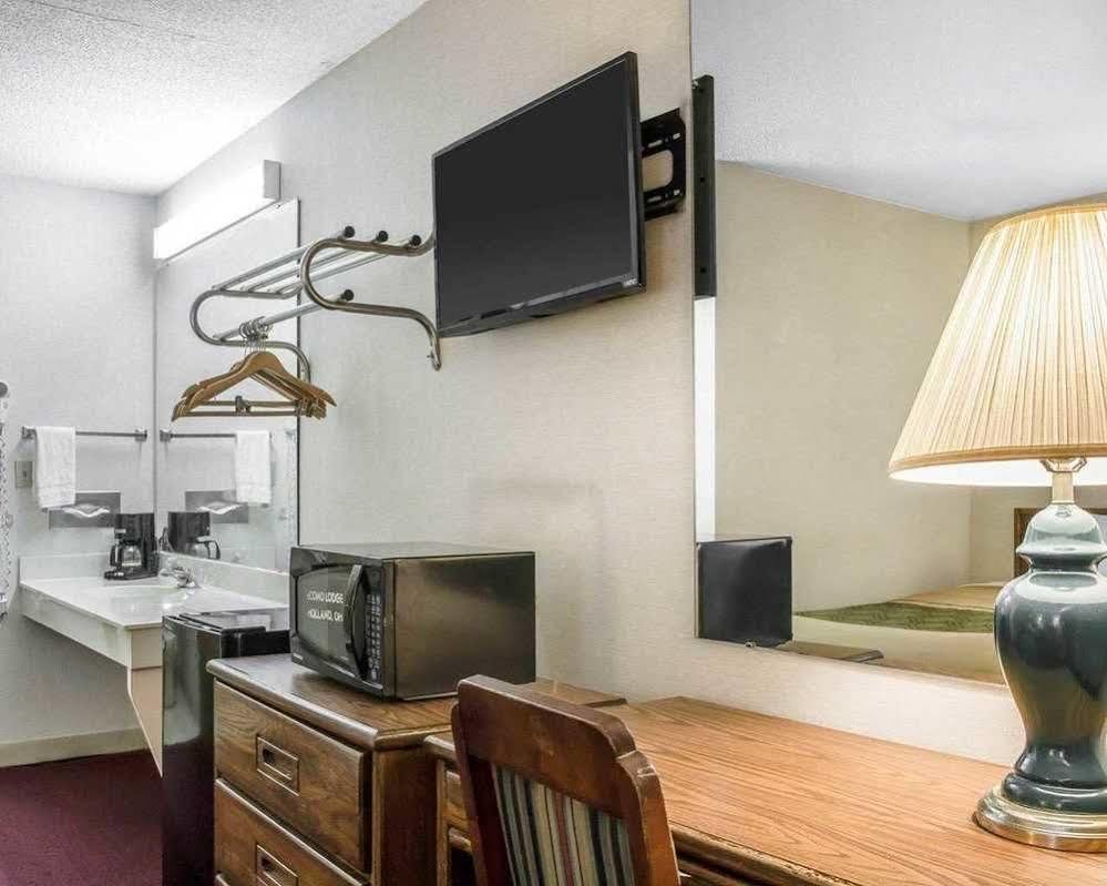 Econo Lodge Holland Buitenkant foto