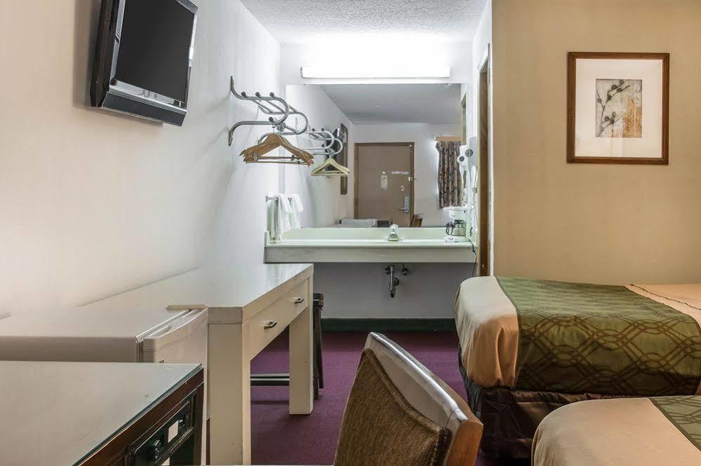 Econo Lodge Holland Buitenkant foto